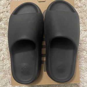 Yeezy slides size 7
